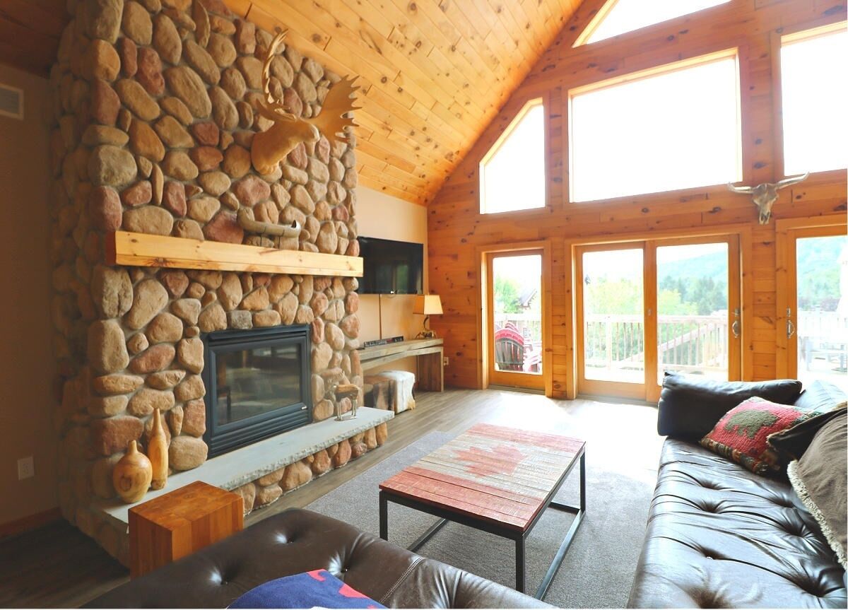 Chalet, 4 Bedrooms | Living room | Fireplace