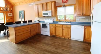 Northwood Views 4 Bedroom Chalet by Redawning
