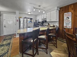 Condo, 2 Bedrooms | Private kitchen | Fridge, oven, coffee/tea maker, toaster - Beaver Ge 9-13 2 Bedroom Condo by Redawning (Winter Park)