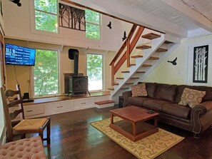 Cottage, 1 Bedroom | Living room - Cute Above The Creek 1 Bedroom Farmhouse by Redawning (Sylva)