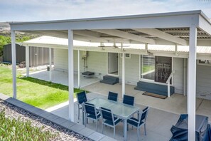 Outdoor dining - Seaside Sanctuary - Port Elliot - Wi-Fi and Linen - Family - Close to beach - Hi (Port Elliot)