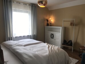 3 bedrooms, iron/ironing board, travel cot, free WiFi