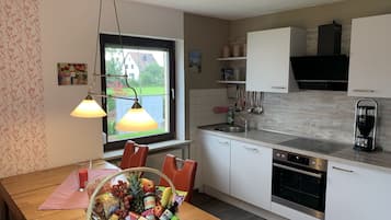 Fridge, oven, stovetop, dishwasher