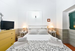 3 chambres, fer et planche à repasser, lit parapluie, Wi-Fi gratuit