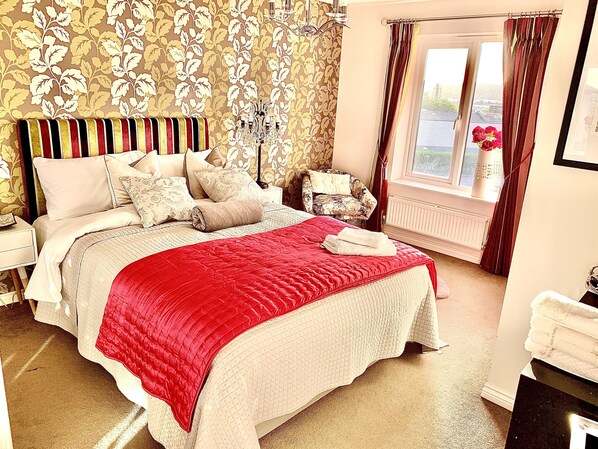 4 bedrooms, iron/ironing board, WiFi, bed sheets