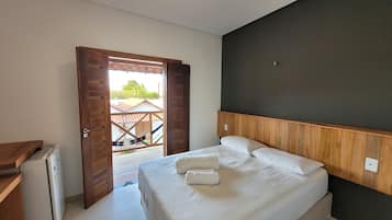 Quarto triplo superior | Escrivaninha, Wi-Fi de cortesia