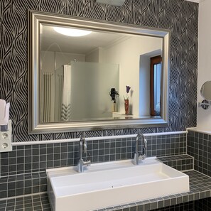 Casa conforto, 3 quartos, para não fumantes, sauna seca | Banheiro | Chuveiro, toalhas de banho