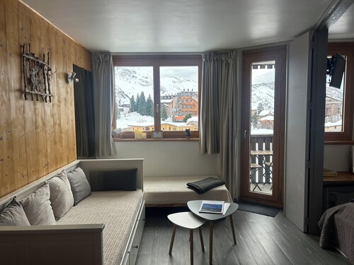 Center station (Intrêts 2), comfortable 2 rooms/4 pers.,  superb view.