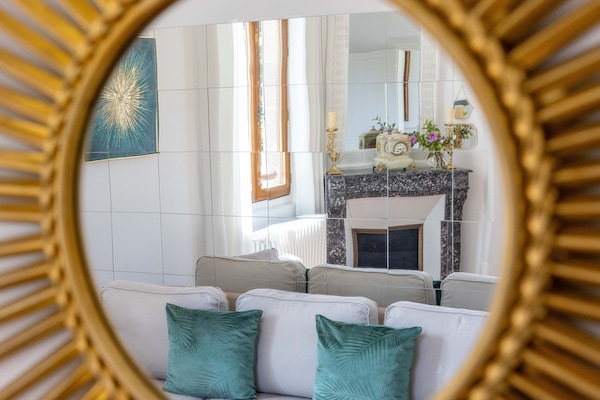 6 habitaciones, tabla de planchar con plancha y cuna de viaje