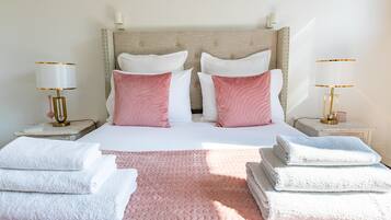 6 makuuhuonetta, silitysrauta/-lauta, vauvan matkasänky, ilmainen Wi-Fi