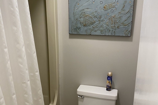 Private Master Tub/shower