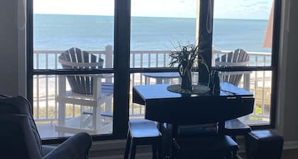 Sun-Sational , OCEAN FRONT, ALL LINENS included, POOL, Private Screen Porch
