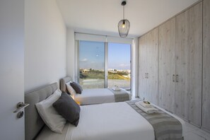 5 bedrooms, iron/ironing board, Internet, bed sheets