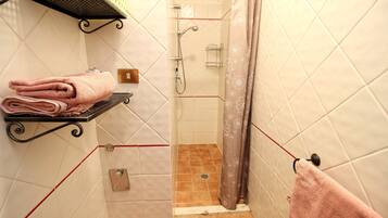 Haartrockner, Seife, Toilettenpapier