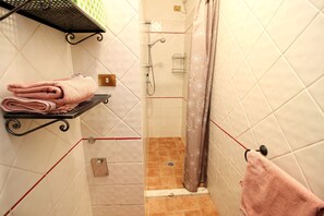 Hair dryer, soap, toilet paper - Studio apartment in Assisi The Roman Amphitheater (Assisi)