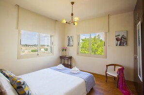 3 bedrooms, iron/ironing board, Internet, bed sheets