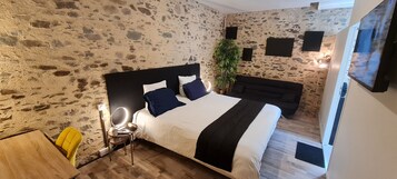 Comfort Apartment | Premium bedding, free WiFi, bed sheets