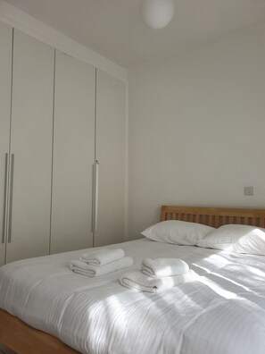 3 bedrooms, iron/ironing board, Internet, bed sheets