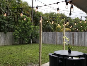 Outdoor dining - Impeccable 3 BR Beach Home Near Famed Atlantic Ave (Boynton Beach)