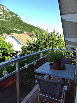 Outdoor dining - Petit port - Apartment in house - 390m from the lake (Annecy)