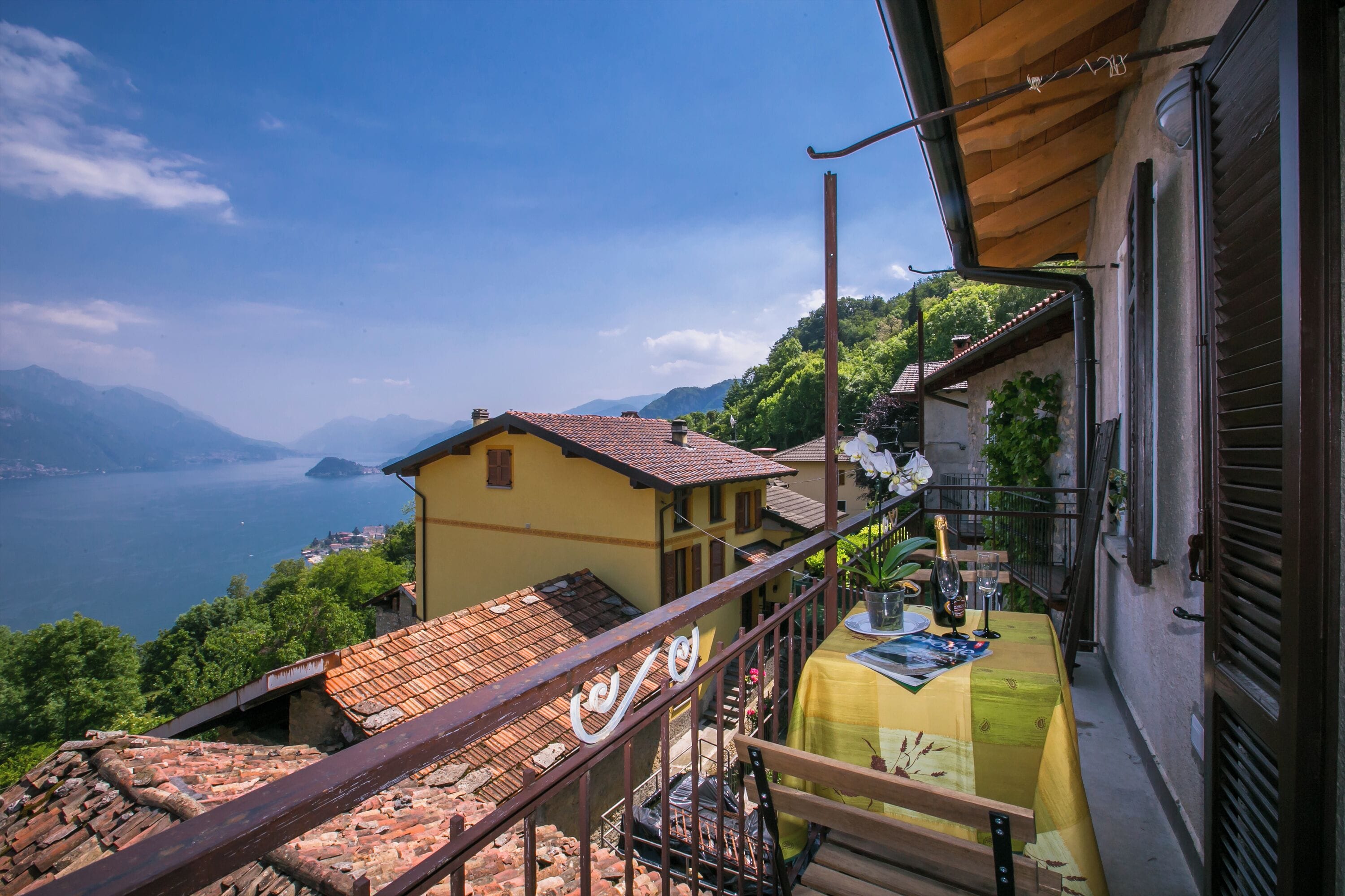 Family Townhome, Multiple Bedrooms, Mountainside (Plesio Rustico Panoramica) | Outdoor dining