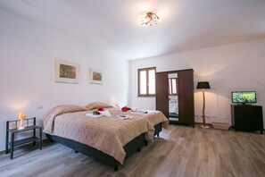 Family Townhome, Multiple Bedrooms, 2 Bathrooms, Mountainside (Rustico Logo Bellavista) | 4 bedrooms, iron/ironing board, free WiFi, bed sheets - Rustico Logo Bellavista (Plesio)