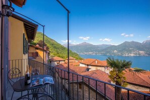Family Townhome, Multiple Bedrooms, 2 Bathrooms, Mountainside (Rustico Logo Bellavista) | Balcony - Rustico Logo Bellavista (Plesio)