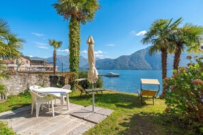 Departamento familiar, varias habitaciones, junto al lago (Casetta al Lago) | Restaurante al aire libre