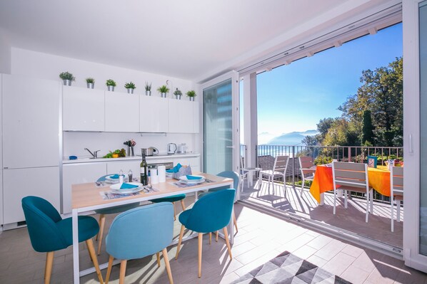 Familjelägenhet - flera sovrum - 2 badrum - intill bergen (Casa Laura Apt. 6) | Restauranger