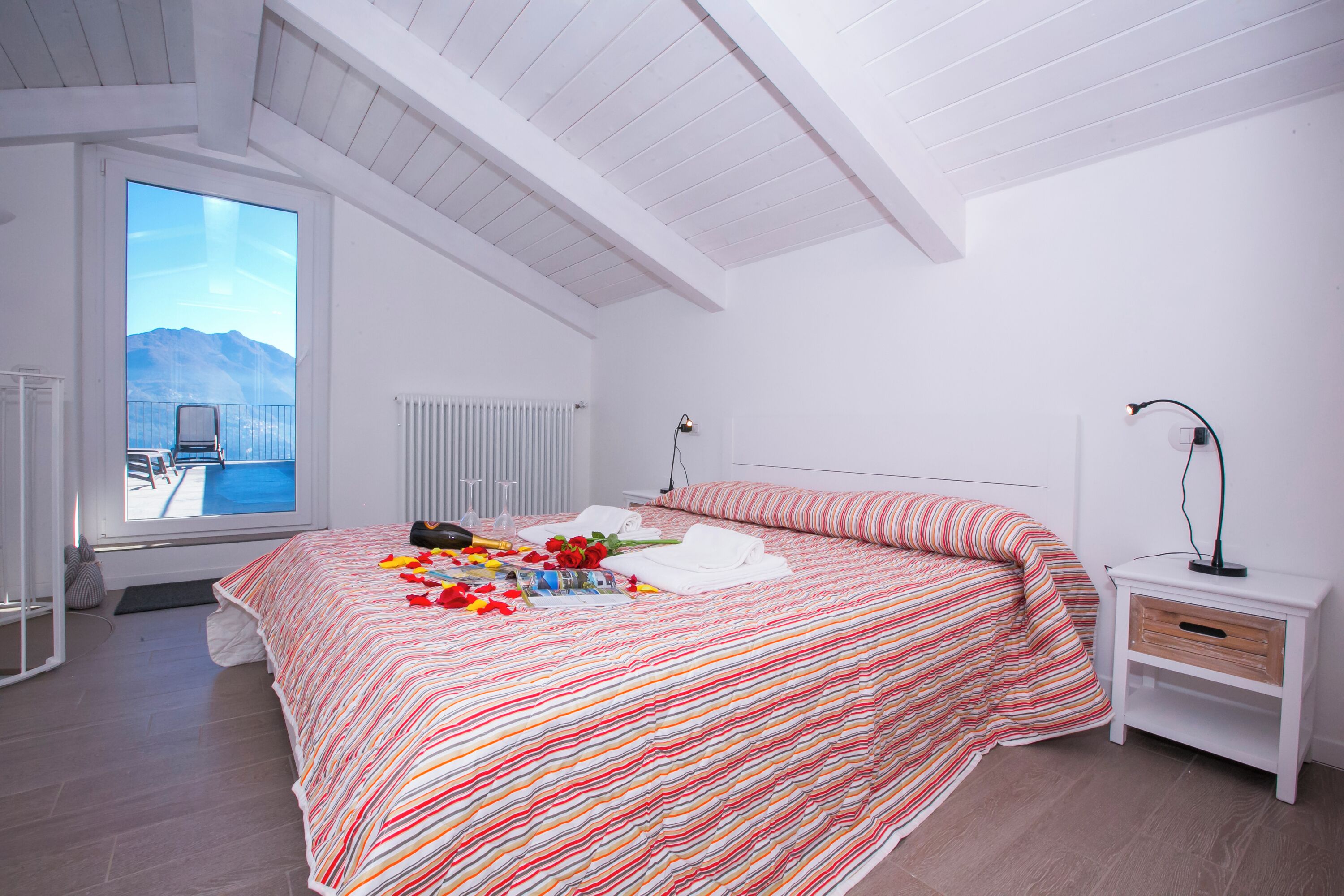 Familienapartment, Mehrere Schlafzimmer, 2 Bäder, Bergseite (Casa Laura Apt. 6) | 2 Schlafzimmer, Bügeleisen/Bügelbrett, kostenloses WLAN, Bettwäsche