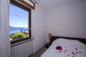 Family Apartment, Multiple Beds, 2 Bathrooms, Mountainside (Vista su Perledo)