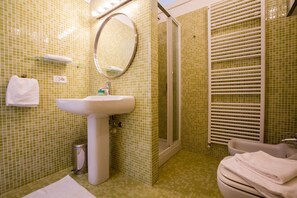 A bathroom with a sink, mirror, towel rack, and shower. - Vista su Perledo (Perledo)
