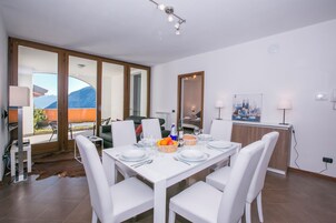 Családi apartman, több hálószobával, két fürdőszobával, hegy felőli (Borgo La Sorgente - Dolce Vita) | Étkezési lehetőség