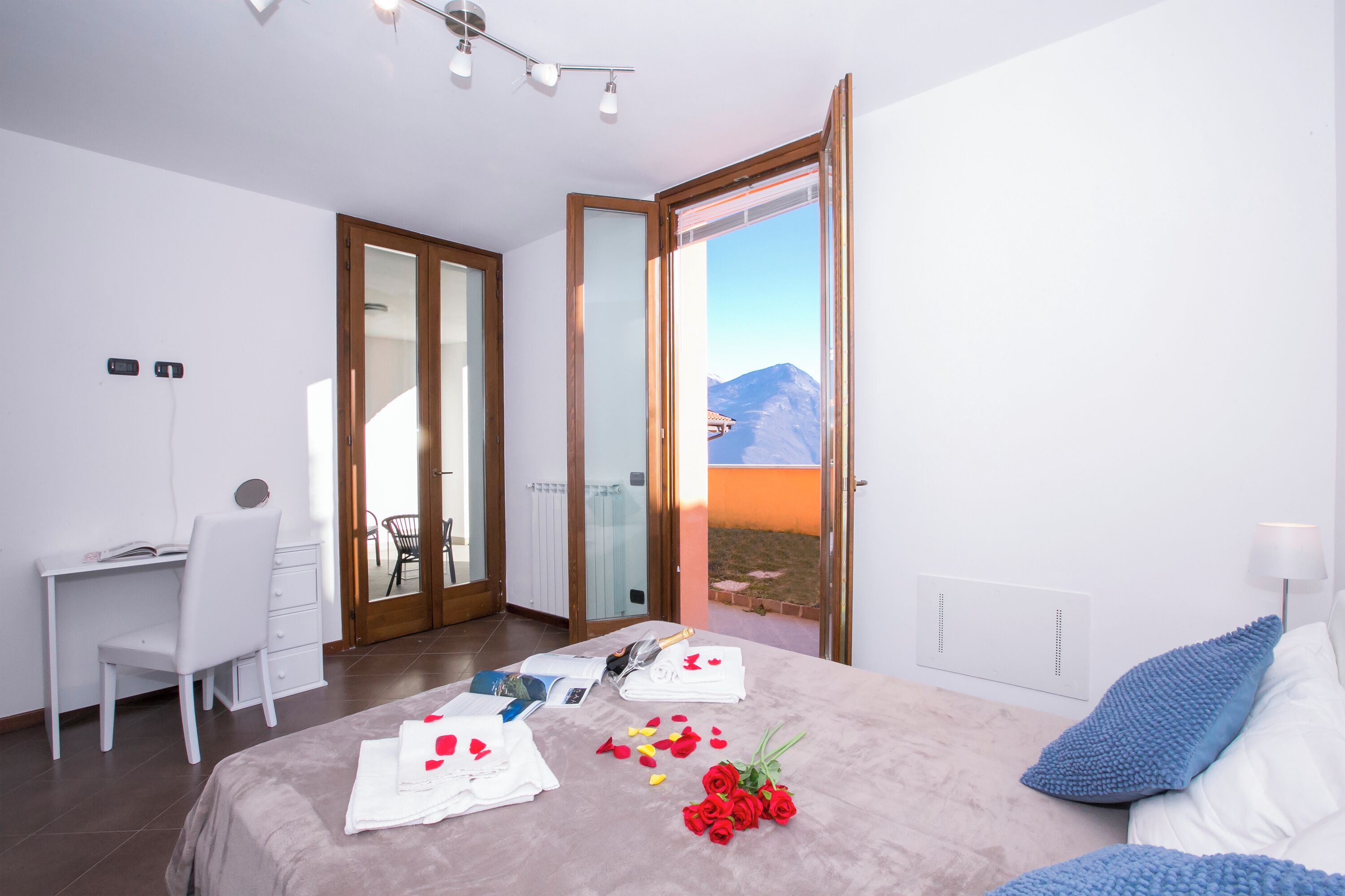 Apartamento família, 2 quartos, 2 banheiros, ao lado da montanha (Borgo La Sorgente - Dolce Vita) | 2 quartos, roupa de cama