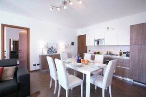 Apartamento família, vários quartos, 2 banheiros (Borgo La Sorgente - Dolce Vita) | Opções para refeição