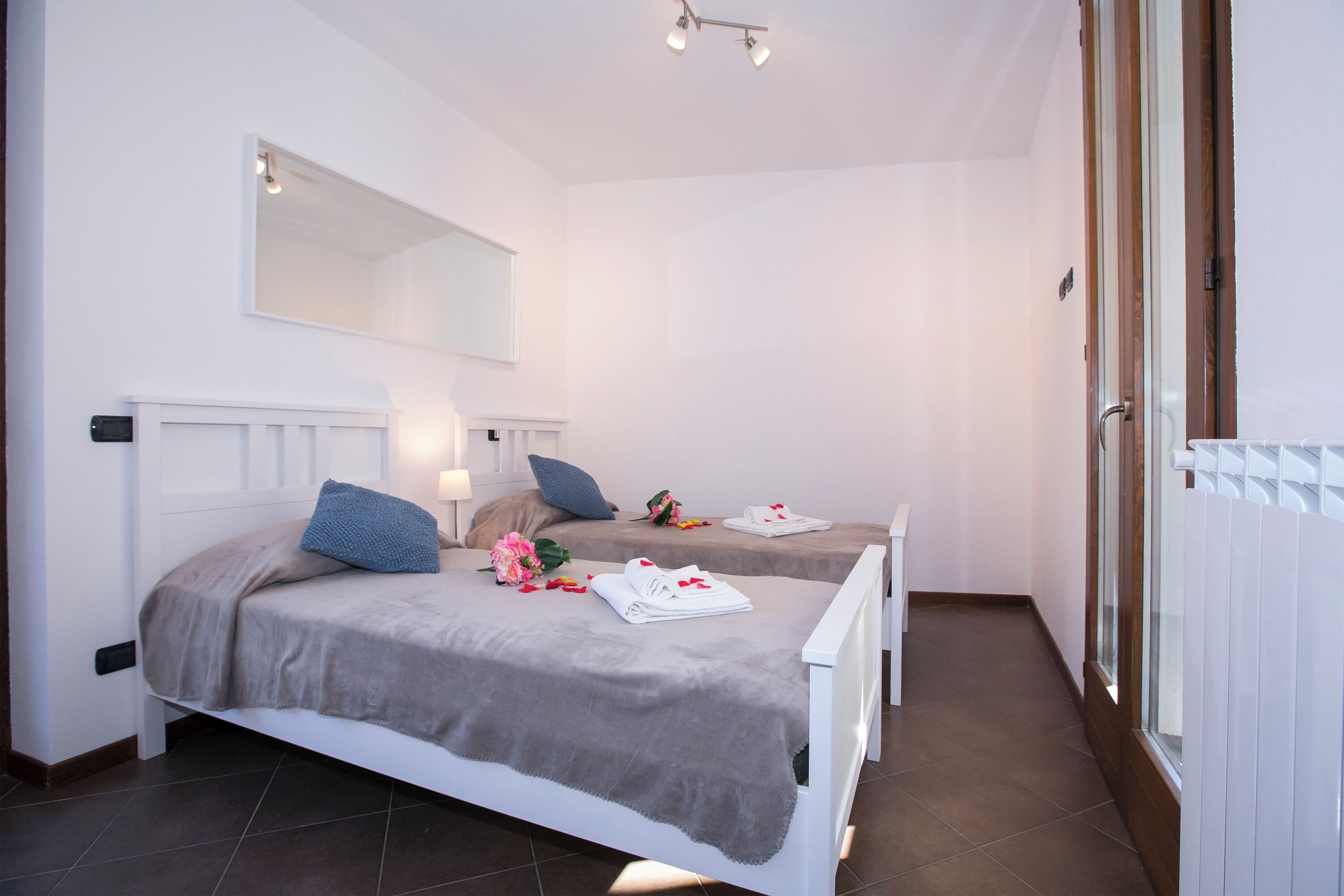 家庭公寓, 多间卧室, 双浴室, 山腰 (Borgo La Sorgente - Dolce Vita) | 2 多间卧室、熨斗/熨衣板、免费 WiFi、床单