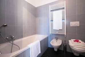 Family Apartment, Multiple Bedrooms, 2 Bathrooms, Mountainside (Borgo La Sorgente - Dolce Vita) | Bathroom | Separate tub and shower, rainfall showerhead, free toiletries - Borgo La Sorgente - Dolce Vita (Gravedona)