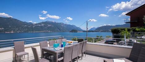 รับประทานอาหารกลางแจ้ง