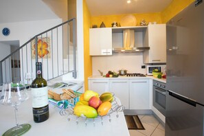 Family Apartment, Multiple Bedrooms, 2 Bathrooms, Mountainside (Blevio Panoramica) | Private kitchen | Full-sized fridge, microwave, oven, stovetop