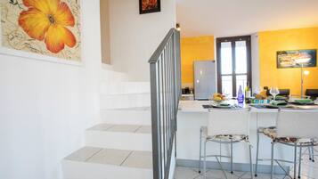 Appartamento familiare, 2 camere da letto, 2 bagni, lato montagna (Blevio Panoramica) | Interni