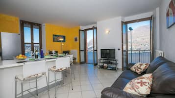 Family Apartment, Multiple Bedrooms, 2 Bathrooms, Mountainside (Blevio Panoramica) | Bahagian dalam