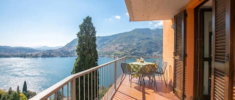 Family Apartment, 2 Bedrooms, 2 Bathrooms, Mountainside (Blevio Panoramica) | Outdoor dining