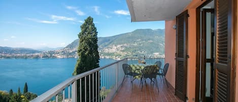 Family Apartment, Multiple Bedrooms, 2 Bathrooms, Mountainside (Blevio Panoramica) | Outdoor dining