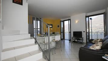 Family Apartment, Multiple Bedrooms, 2 Bathrooms, Mountainside (Blevio Panoramica) | Interior