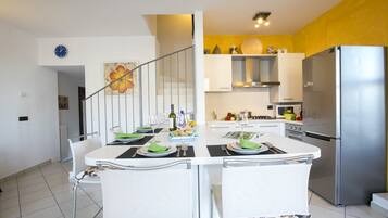 Familienapartment, Mehrere Schlafzimmer, 2 Bäder, Bergseite (Blevio Panoramica) | Speisen