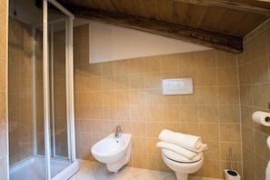 Appartement Familial, plusieurs chambres, 2 salles de bains, cÎté montagne (Blevio Panoramica) | Salle de bain