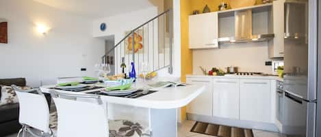Family Apartment, 2 Bedrooms, 2 Bathrooms, Mountainside (Blevio Panoramica) | Private kitchen