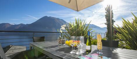 Familjelägenhet - 2 sovrum - intill bergen (Residence degli Oleandri 1A) | Restaurang utomhus