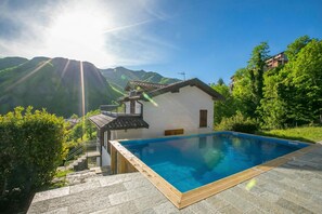 Familienvilla, Mehrere Schlafzimmer, 2 Bäder, Bergseite (Casa dei Galli) | Pool | Außenpool (je nach Saison geöffnet)