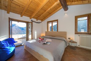 Family Villa, Multiple Bedrooms, 2 Bathrooms, Mountainside (Casa dei Galli) | 3 bedrooms, iron/ironing board, free WiFi, bed sheets - Casa dei Galli (Gravedona)